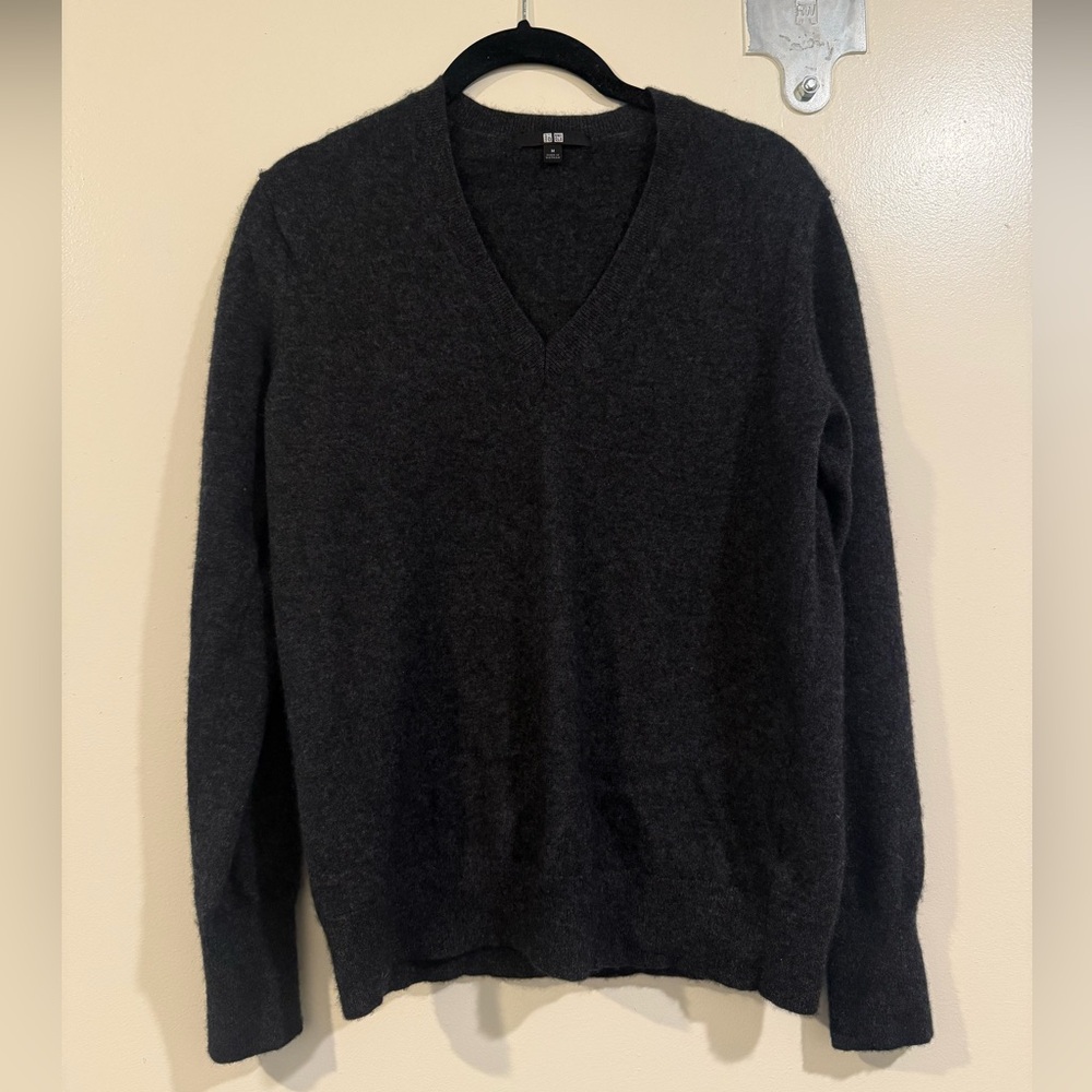 Uniqlo 100% Cashmere Charcoal V-Neck Sweater